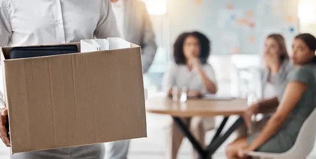 empresa despedir a un empleado caja